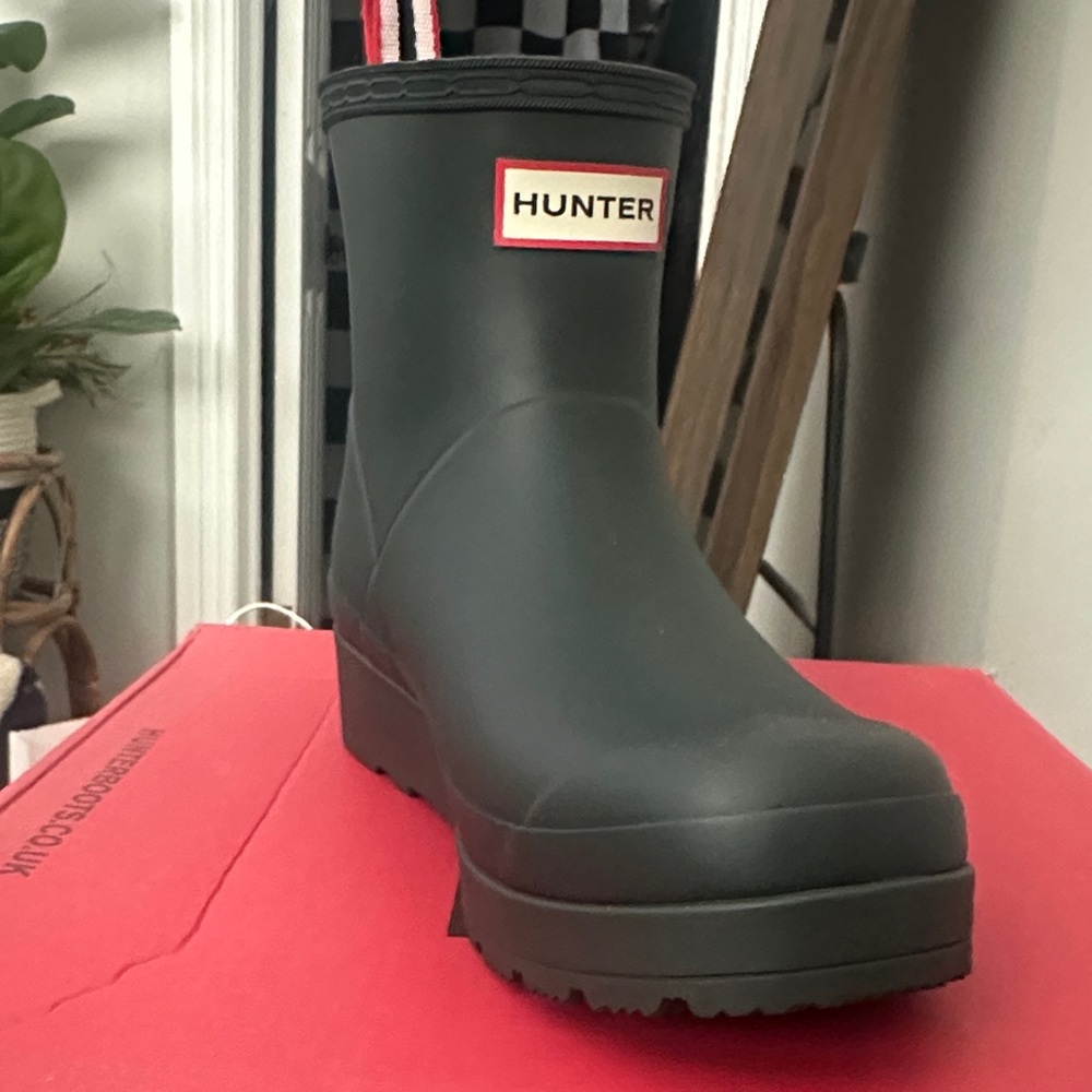 Hunter Matte Black Short Rain Boot with Red-Trim Logo